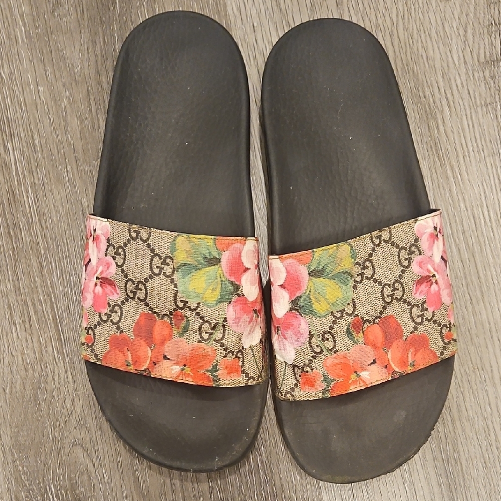 Gucci Women's Floral Slide Sandals - Black and Pink
